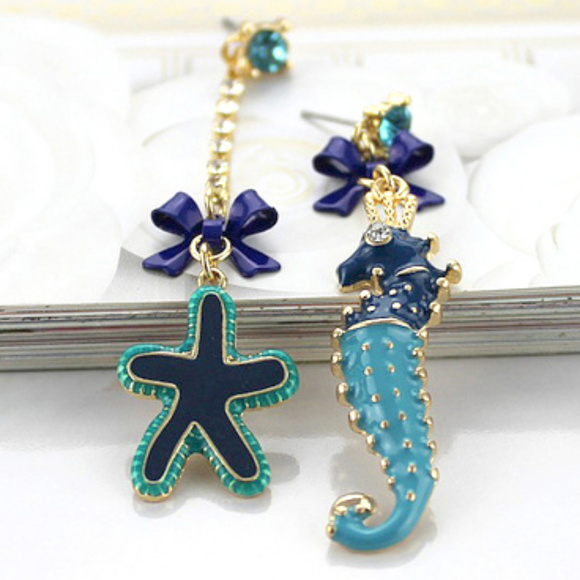 Betsey Johnson Jewelry - Betsey Johnson Seahorse & Starfish Dangle Earrings